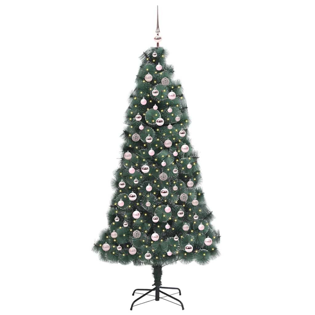 Dekorierter künstlicher Weihnachtsbaum mit rosa und silbernen Kugeln und Lichtern auf einem Metallständer vor weißem Hintergrund.
