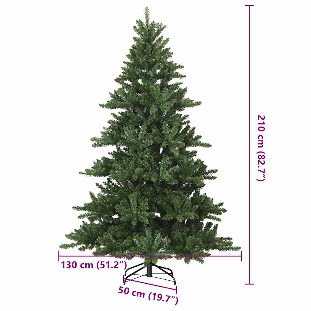 Ein grüner künstlicher Weihnachtsbaum wird mit den Maßen präsentiert: Höhe 210 cm (82,7