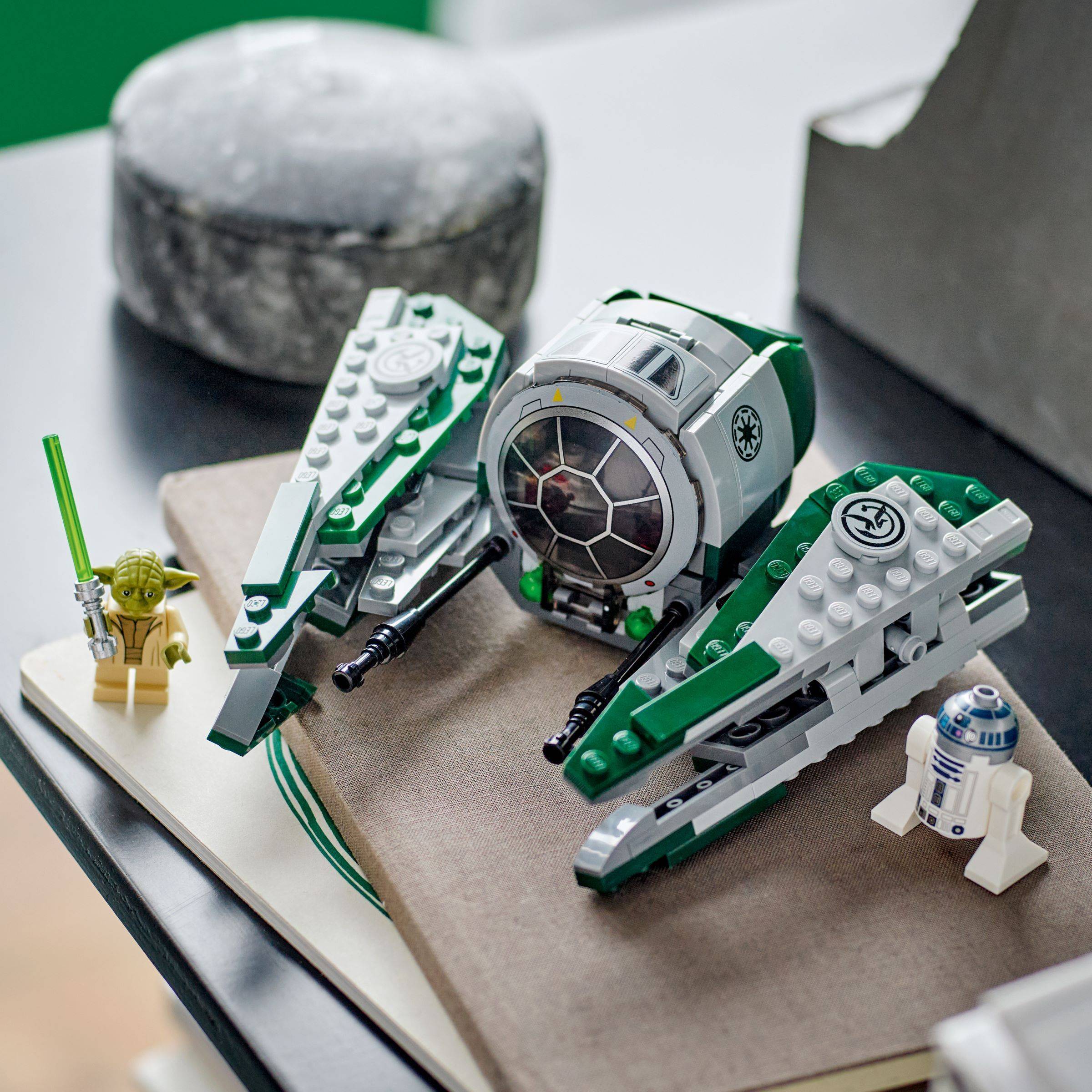 LEGO® Star Wars™ 75360 Yodas Jedi Starfighter™
