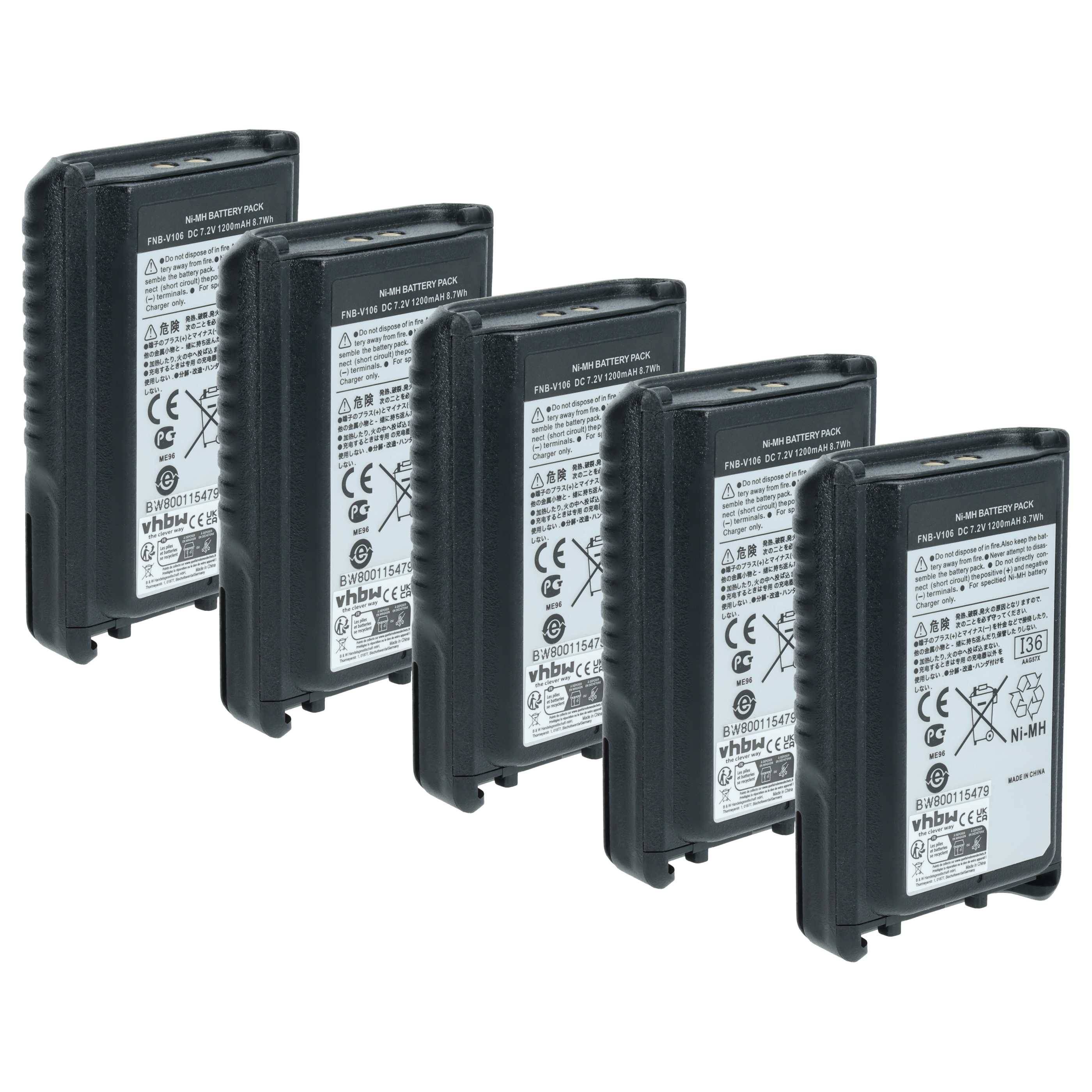 Fünf schwarze wiederaufladbare Batteriepackungen mit Etiketten, in einer Reihe angeordnet.