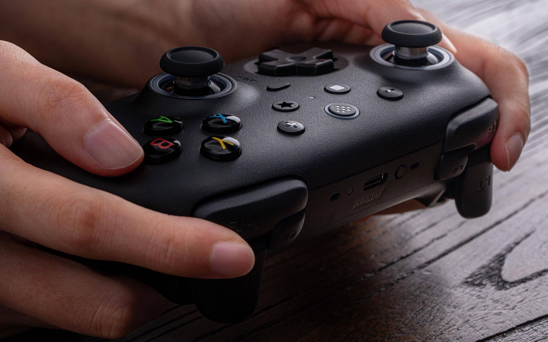 8BitDo Ultimate 2 Bluetooth Controller, Hall Effekt TMR-Sticks, Fire Ring, 2,4G, USB-C - Farbe: Schwarz