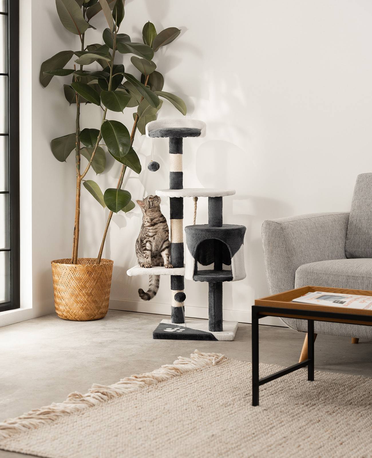 lionto Kratzbaum für Katzen 112 cm hoch, mit Höhle, Sisalseil, Plüschbällen & Wandhalterung, kompakter Kletterbaum, grau/weiß