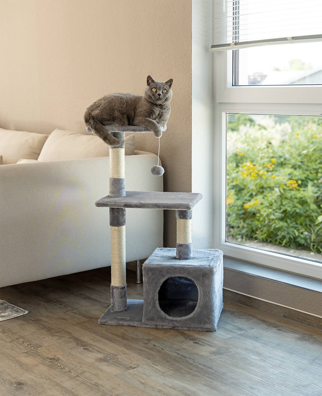 lionto Katzenkratzbaum, 85 cm kompakter Kratz- & Spielbaum mit Höhle, 2 Plateaus, Plüschball & Sisalstämmen, mit Wandhalterung, hellgrau