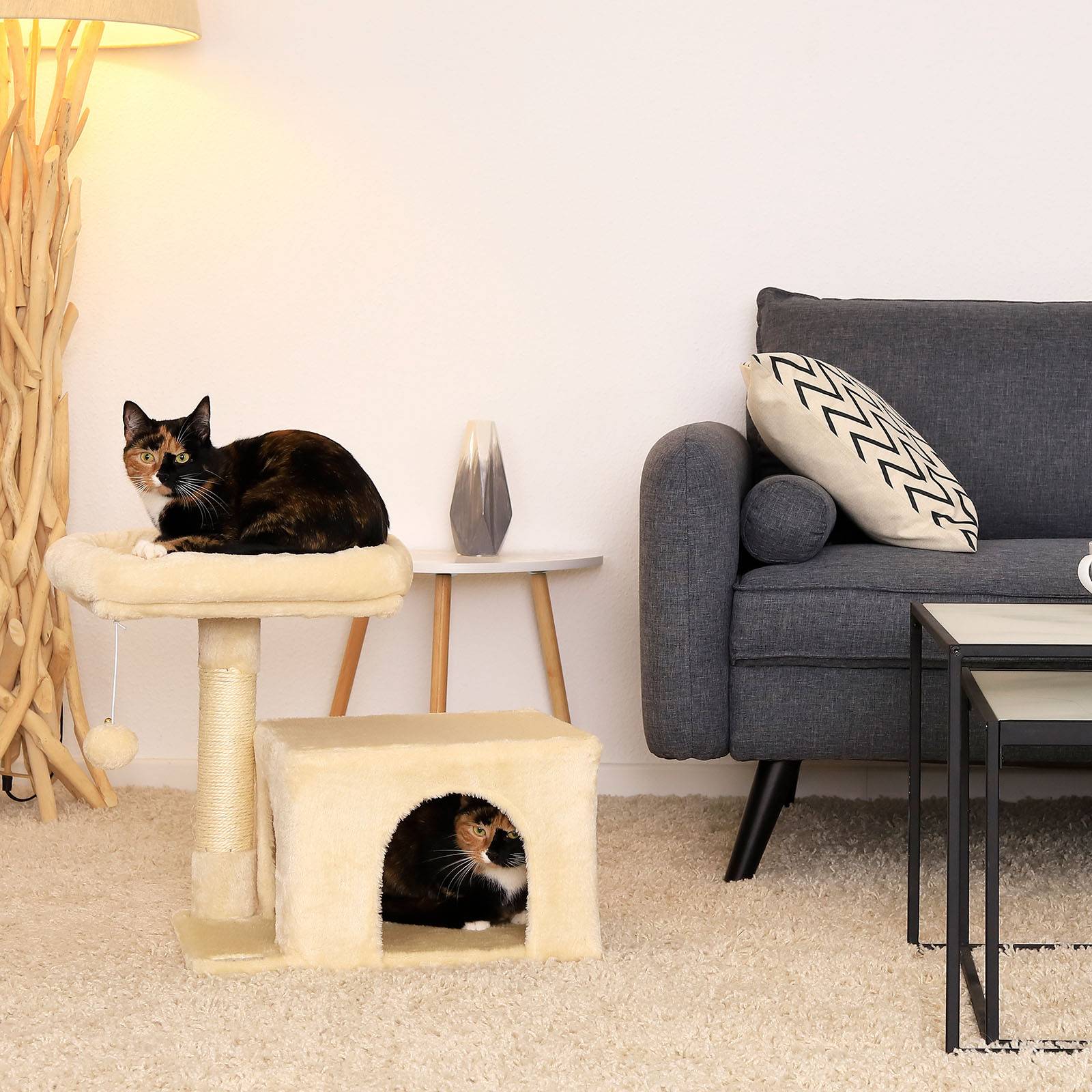 lionto Kratzbaum 50 cm, platzsparender Katzenkratzbaum mit Plüschbezug, Spielball & Sisalstange, für Kitten & Jungtiere, beige