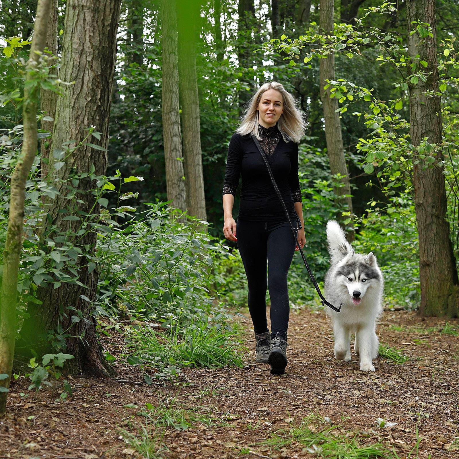 lionto Hundeleine, 3-fach verstellbare Multifunktionsleine aus Nylon, reflektierend 200 cm, mit 2 Edelstahlkarabinern, schwarz