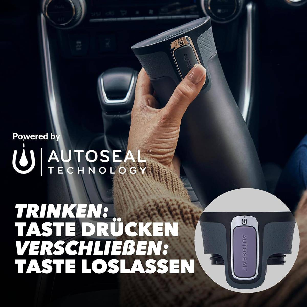 Hand, die eine AutoSeal-isolierte Flasche in einem Auto hält; deutsche Anweisungen besagen, dass man trinken, den Knopf drücken, schließen und dann loslassen soll.