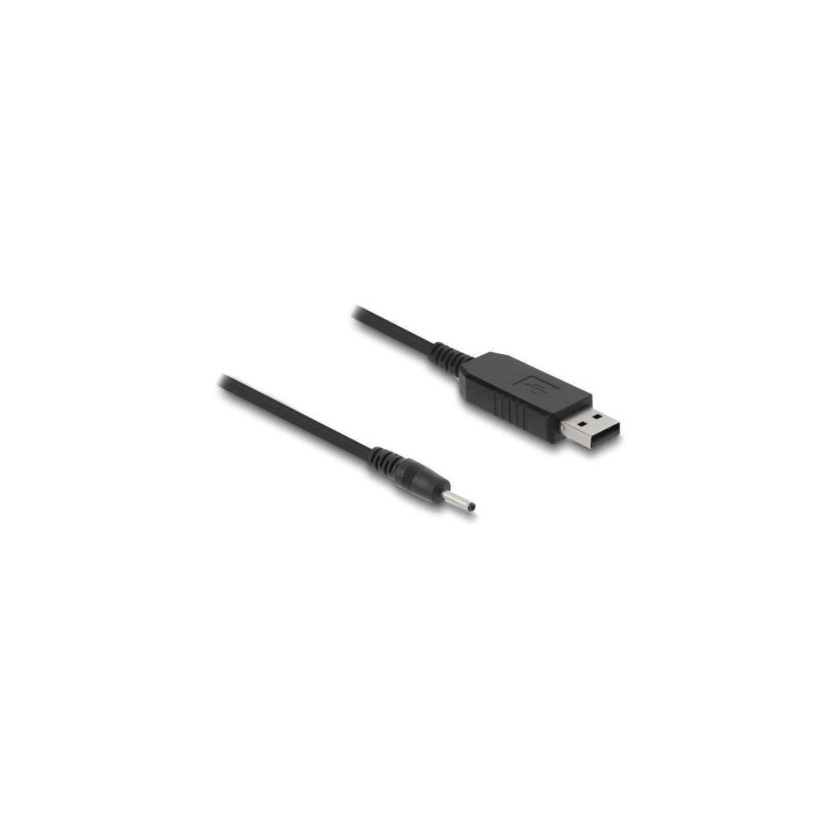 Schwarzes USB-zu-Hohlbuchse-Kabel. USB-Ende hat Logo mit ‚2K'.