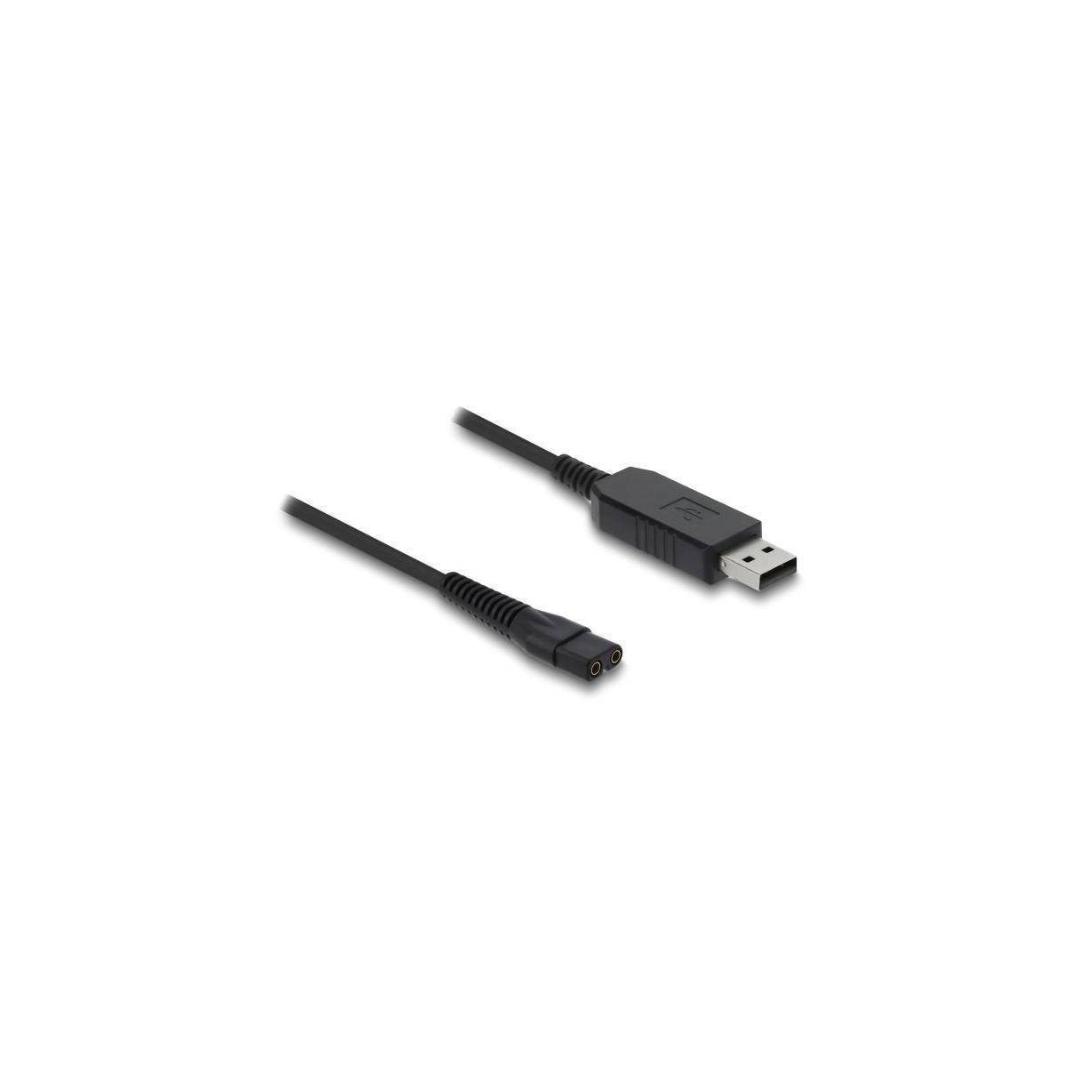 Ein schwarzes USB-Stromkabel mit einem männlichen USB-Stecker an einem Ende und einem weiblichen Stecker am anderen Ende, isoliert auf weißem Hintergrund.