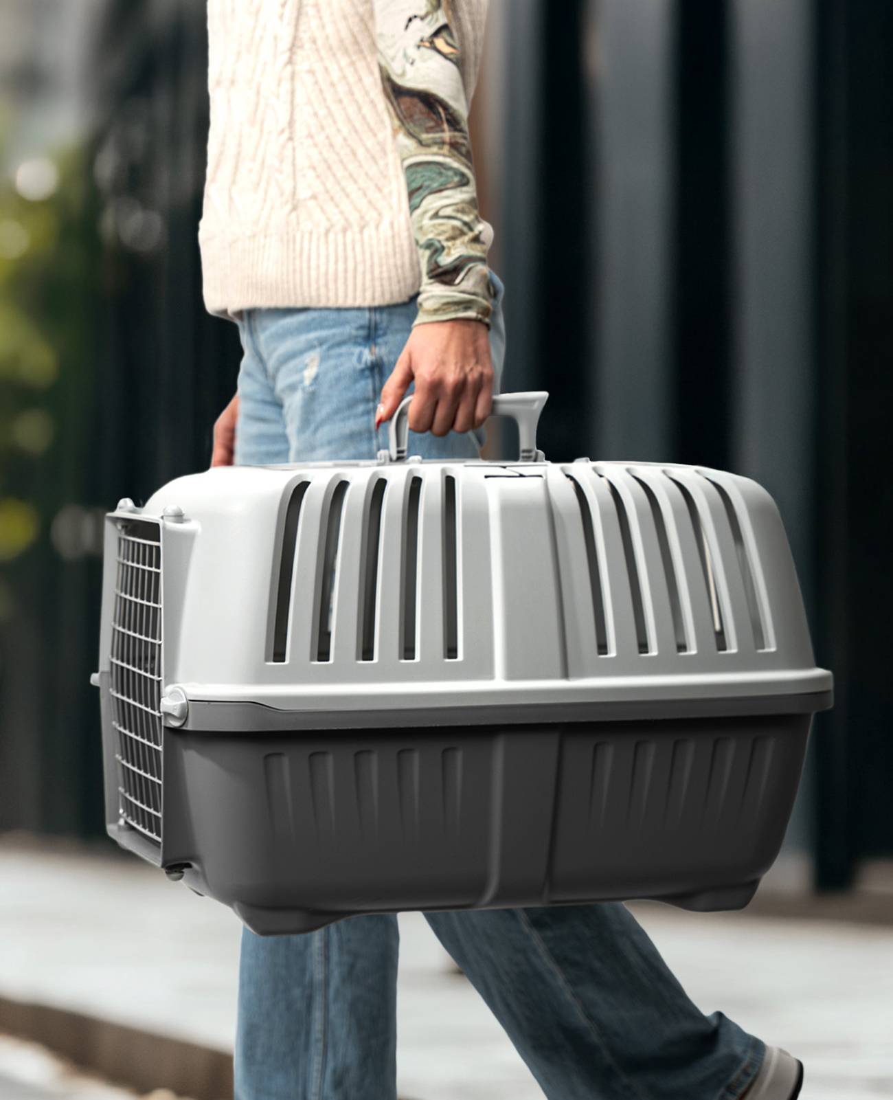 lionto Transportbox für Haustiere, robust & sicher, aus recyceltem Polypropylen, mit Metalltür & Tragegriff, 58,5x35,5x40 cm, anthrazit