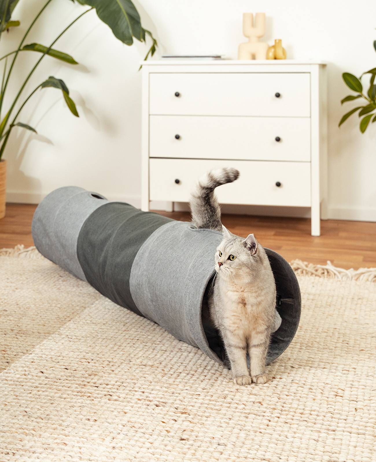 lionto Spieltunnel für Katzen, hochwertiger Faux-Linen Katzentunnel mit Spielball, erweiterbar & platzsparend, 30x130 cm, grau