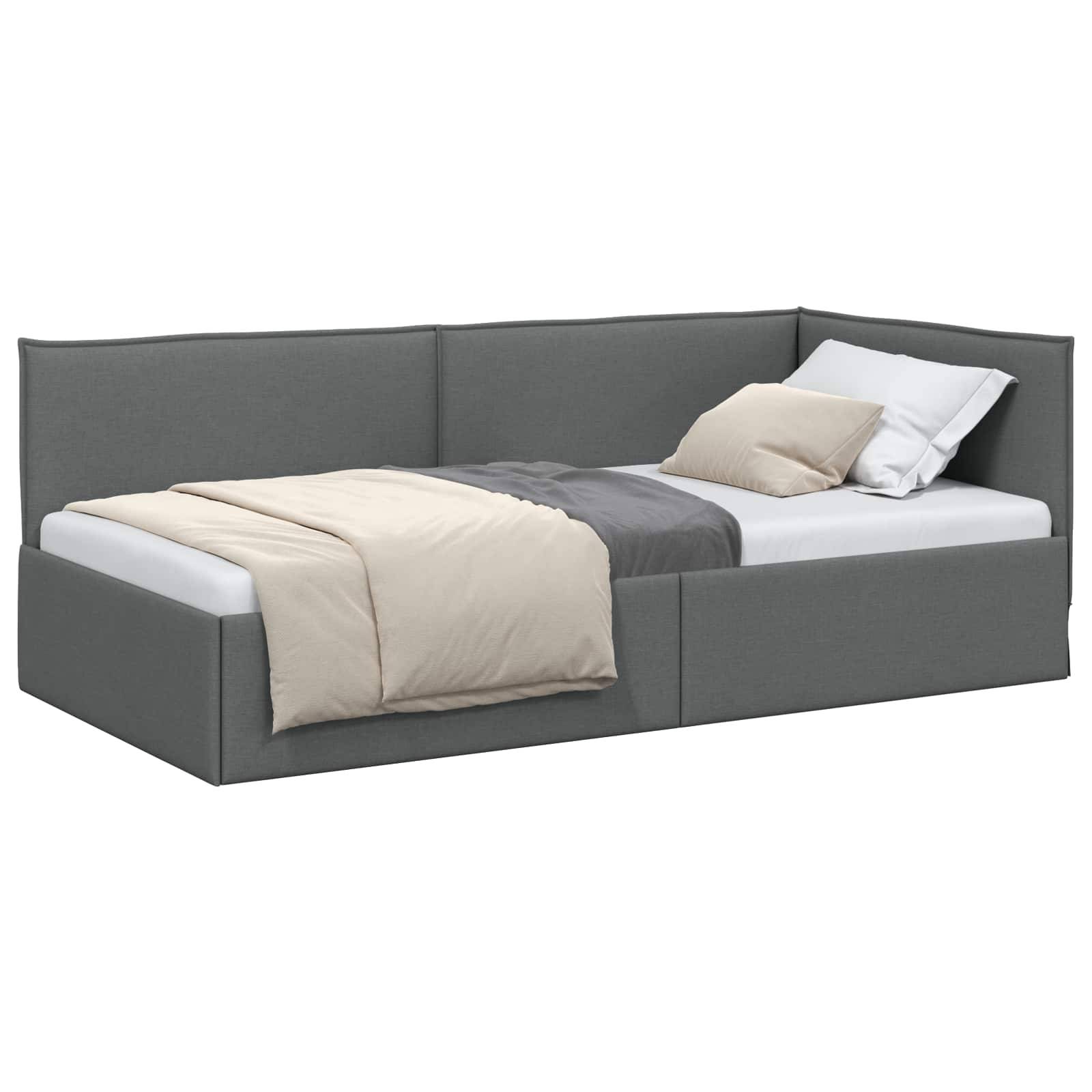 Ein cremefarbenes Tagesbett mit gestepptem Design ist mit einer beige Tagesdecke und zwei Kissen, eines grau und eines weiß, ordentlich angeordnet, ausgestattet.
