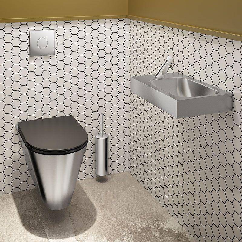 Modernes kleines Badezimmer mit an der Wand montiertem WC, Waschbecken und Wänden mit Sechskachel-Fliesen.