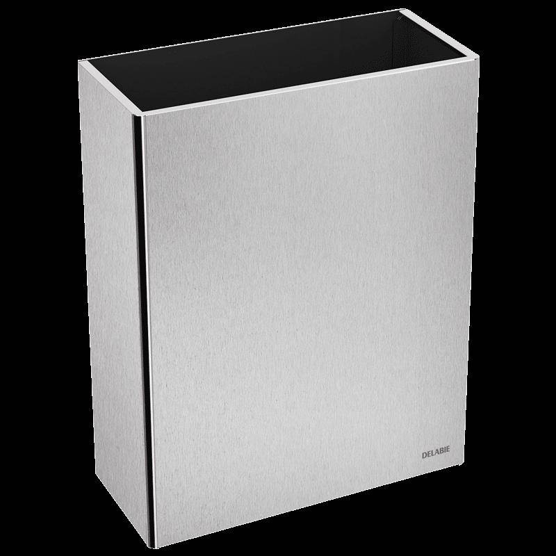 Silberner, an der Wand montierter Metallpapiertuchspender mit offenem Oberteil und dunklerem Innenraum, mit der Marke „DELABIE