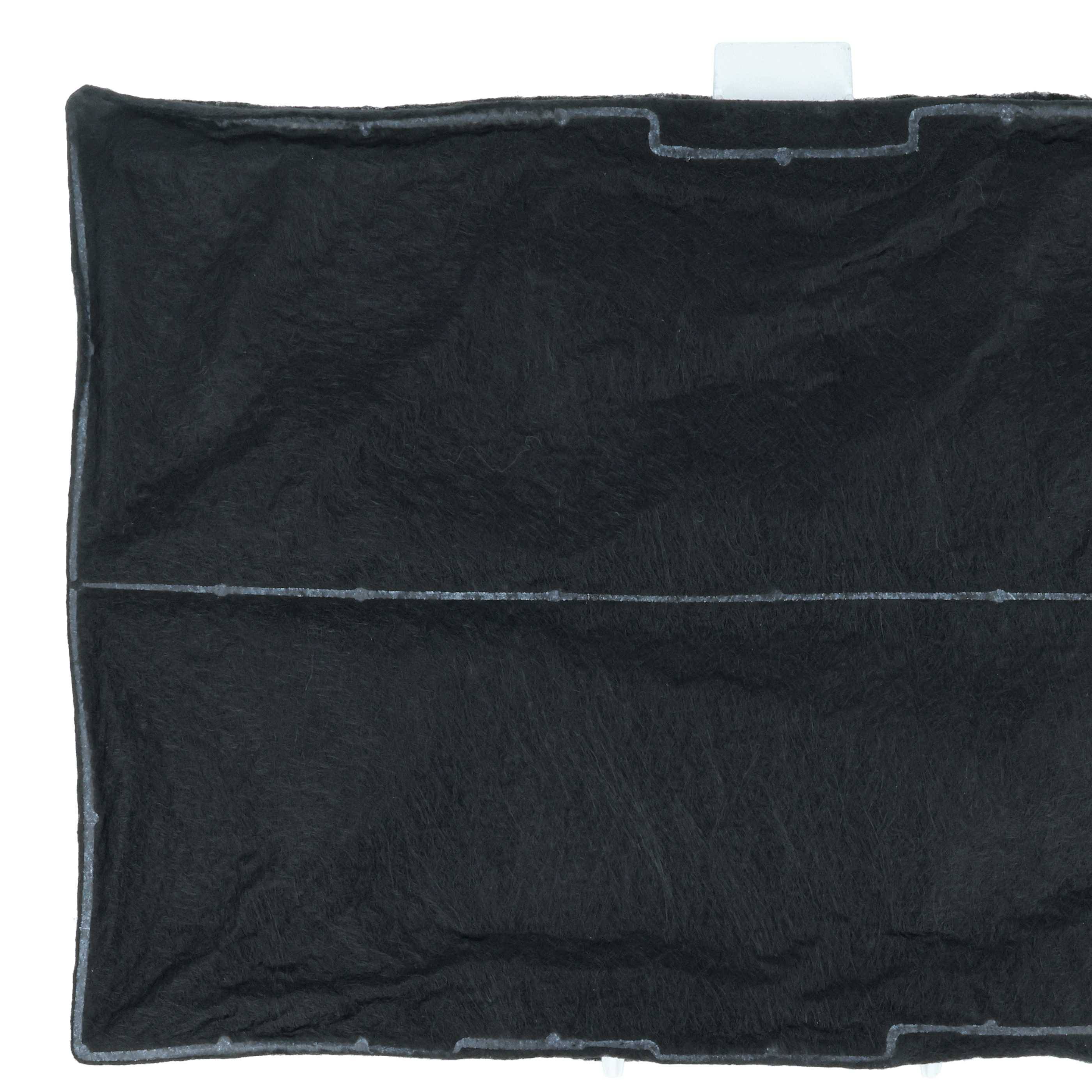 Ein schwarzes, rechteckiges Kissen mit einer sichtbaren Naht, die horizontal in der Mitte verläuft.