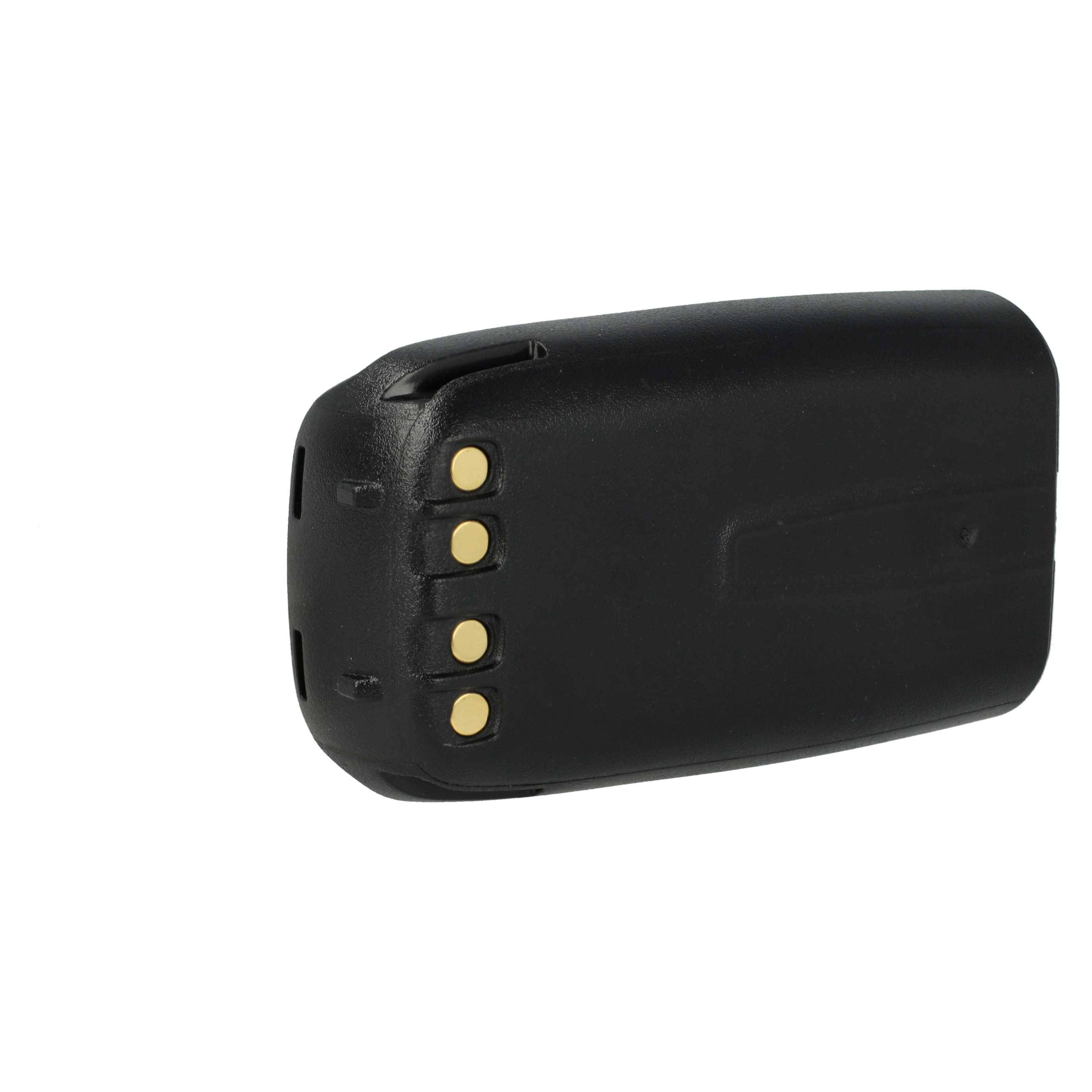 Eine schwarze wiederaufladbare Akkupackung mit vier goldenen Kontakten, die für elektronische Geräte verwendet wird und auf weißem Hintergrund isoliert dargestellt ist.