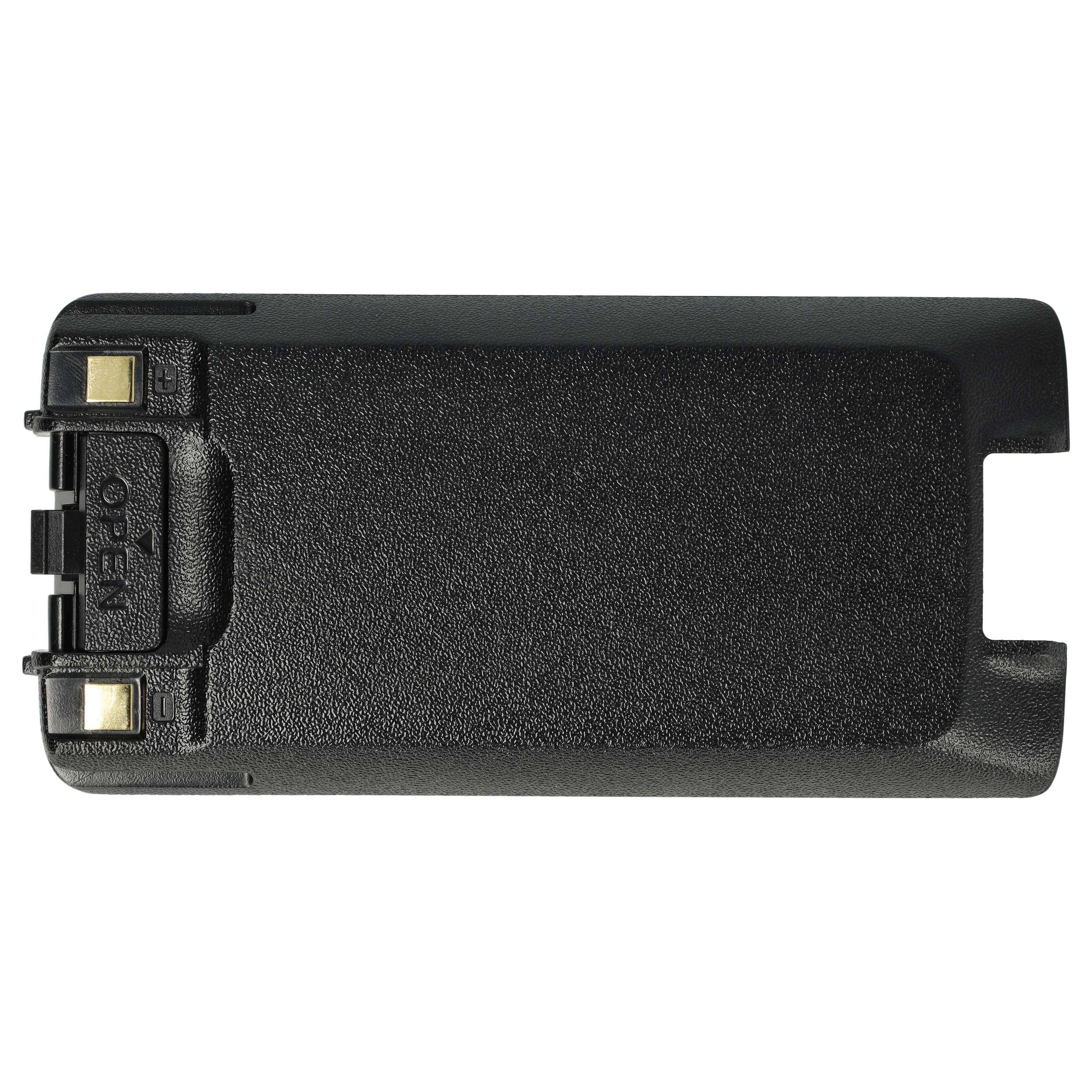 Eine schwarze, rechteckige Batterie mit zwei Metallkontakten an einer Seite, die für elektronische Geräte verwendet wird.