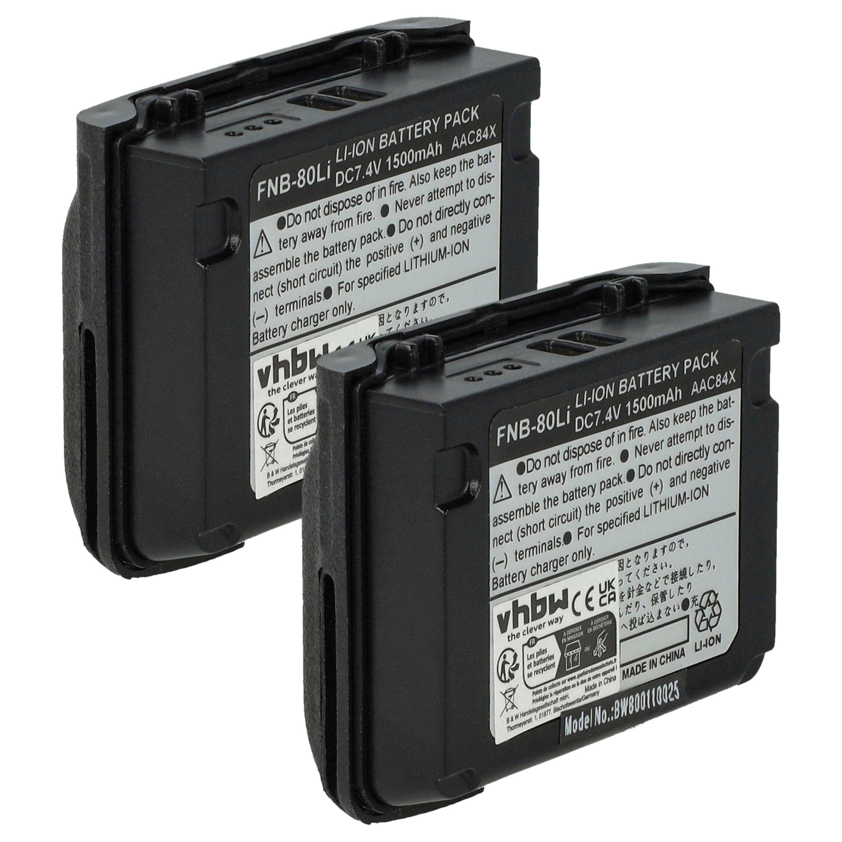 Zwei schwarze Lithium-Ionen-Akkupacks mit Etiketten, die Spezifikationen zeigen: „7,4V, 1500mAh.