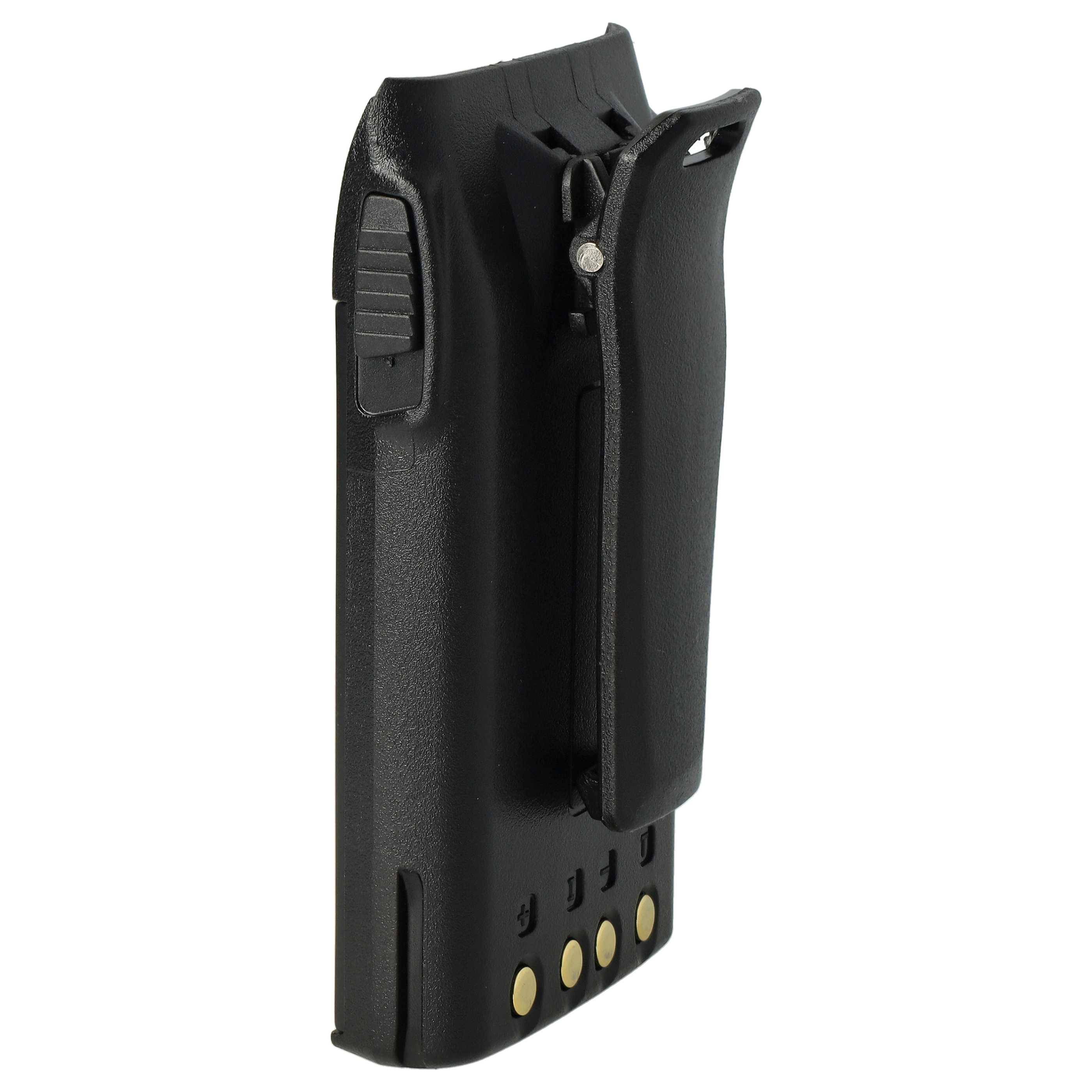 Eine schwarze Radiobatterie mit einem Gürtelclip, ausgestattet mit vier Metallkontaktpunkten am Boden. Das Design ist kompakt und tragbar.