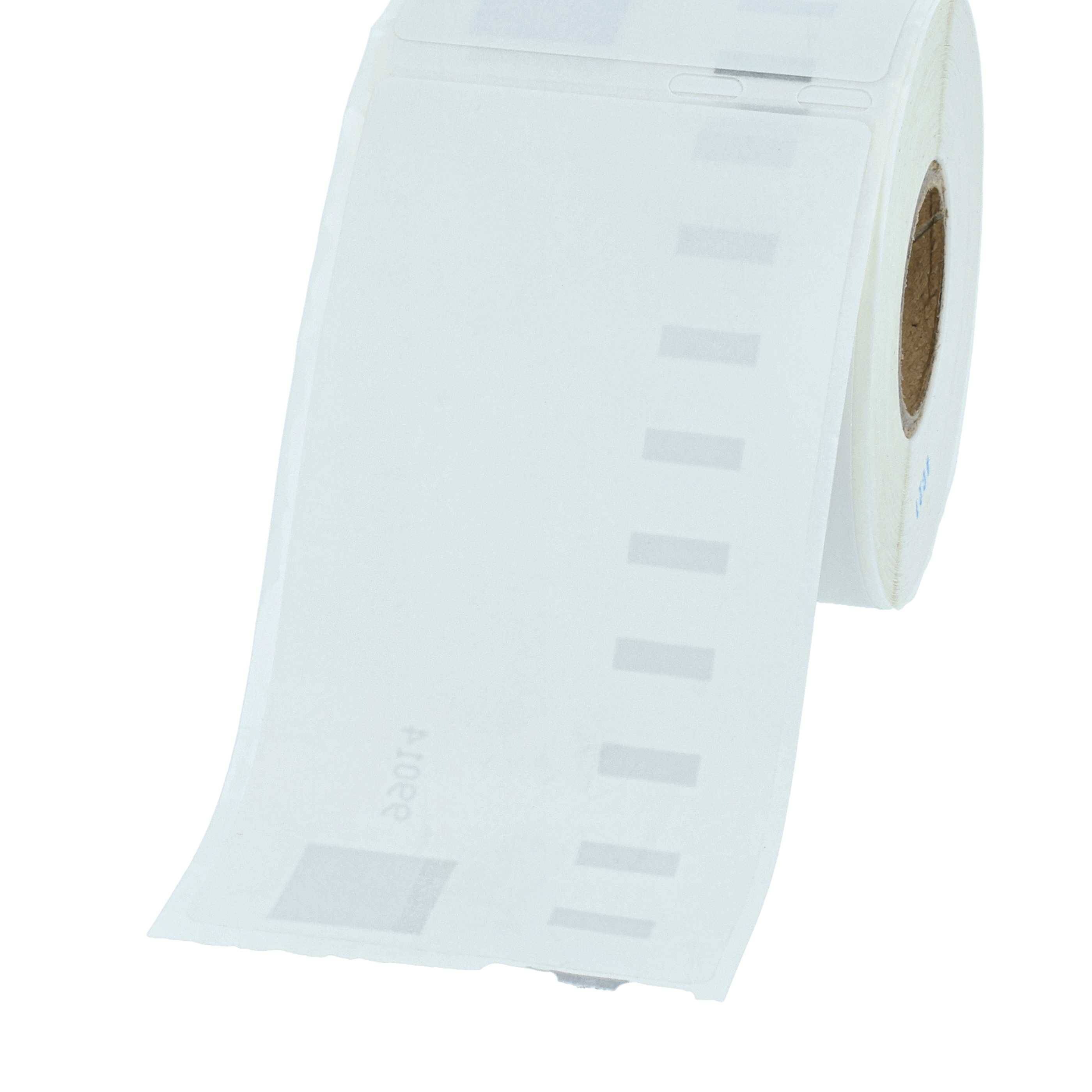 Eine Rolle weißer Etiketten mit Perforationen, teilweise abgerollt, die mehrere rechteckige Aufkleber zum Drucken oder Beschriften hervorhebt.