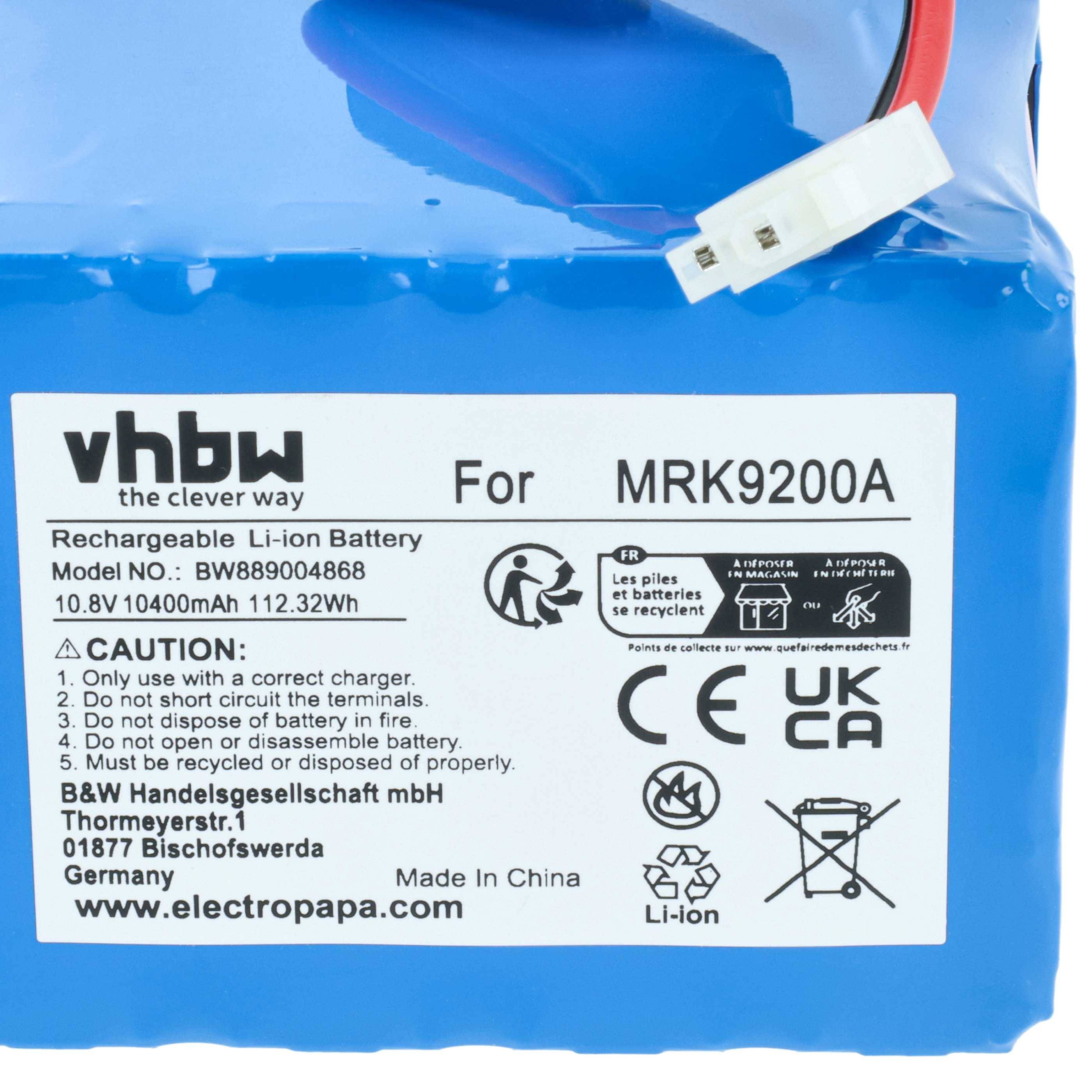 Bild einer blauen wiederaufladbaren Batterie mit der Beschriftung 'vhbw die clevere Art Für MRK9200A'. Zeigt Spezifikationen und Sicherheitssymbole.