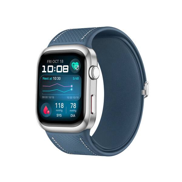 Silberne Smartwatch mit blauem Armband, zeigt ein Health-Dashboard mit Uhrzeit, Datum, Herzfrequenzdiagramm und Blutdruckmessungen.