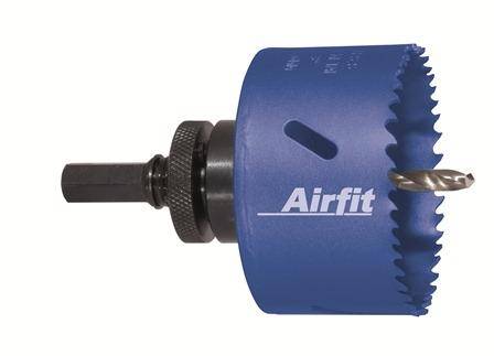Blauer Airfit-Lochsägen-Bohraufsatz mit Pilotbohrer und Dorn auf weißem Hintergrund