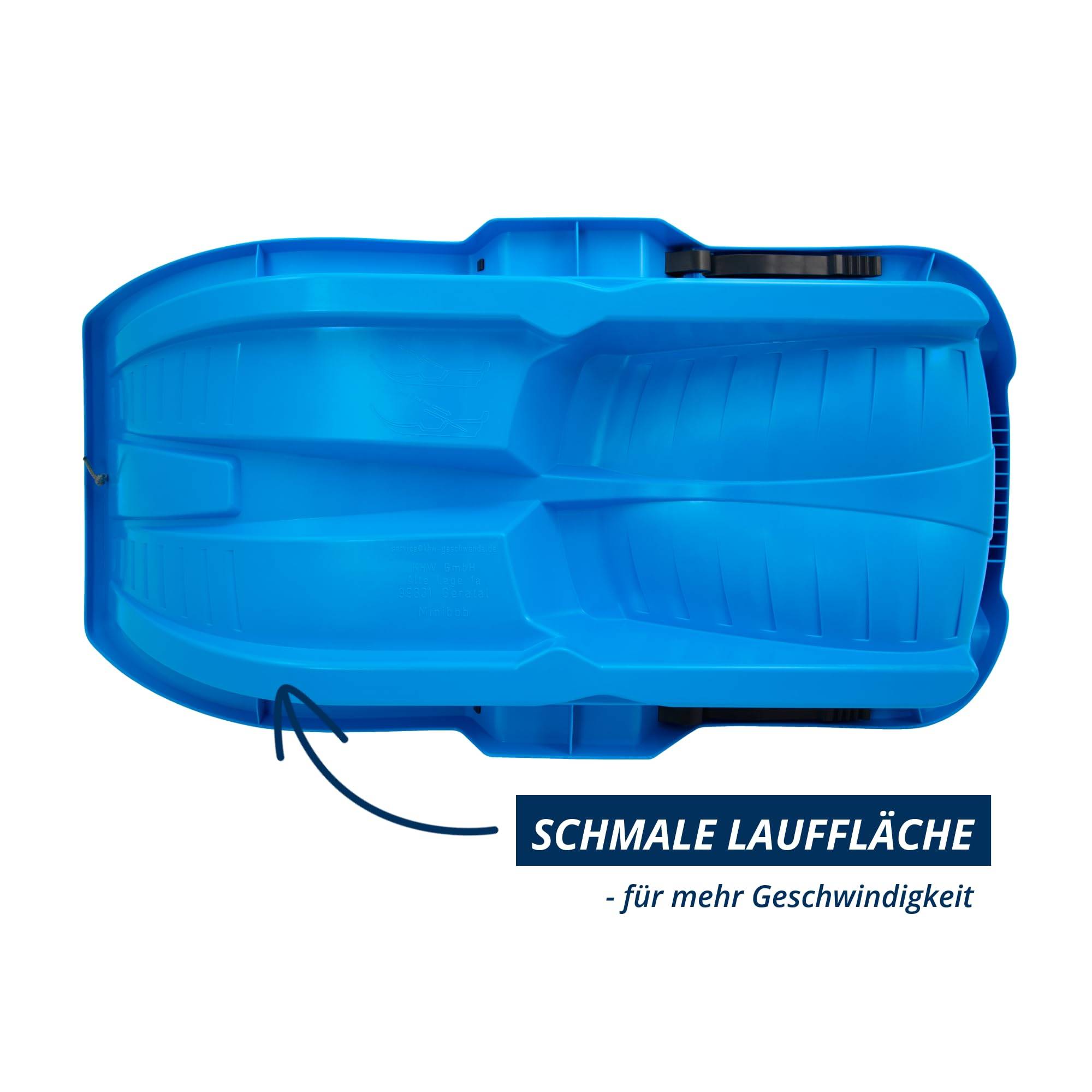 Ein blauer Schlitten mit stromlinienförmiger Gestalt, ausgestattet mit Rillen für mehr Geschwindigkeit, wird von oben gezeigt. Eine Beschriftung liest: 'SCHMALE LAUFFLÄCHE - für mehr Geschwindigkeit'.