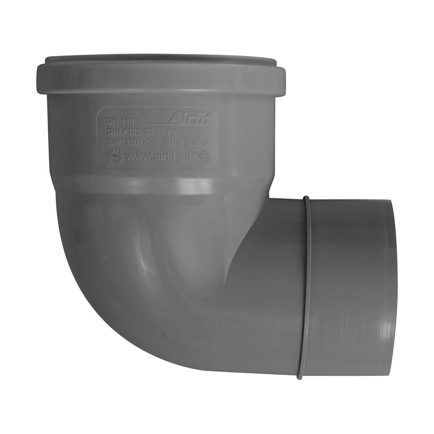 Grauer PVC-Rohrbogen 90 Grad mit einer breiten Muffe an einem Ende und einer geraden Rohrverbindung am anderen Ende.