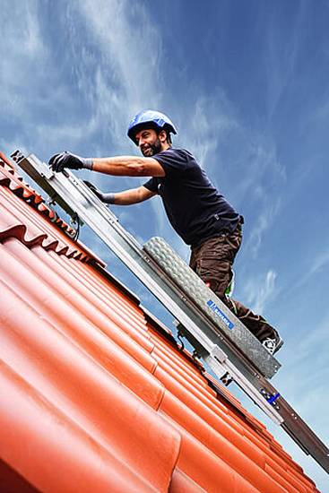 Mauderer Bavaria Wartungsleitern für Photovoltaik-Anlagen mit Plattform Leiterlänge 3,90m 14 Sprossen