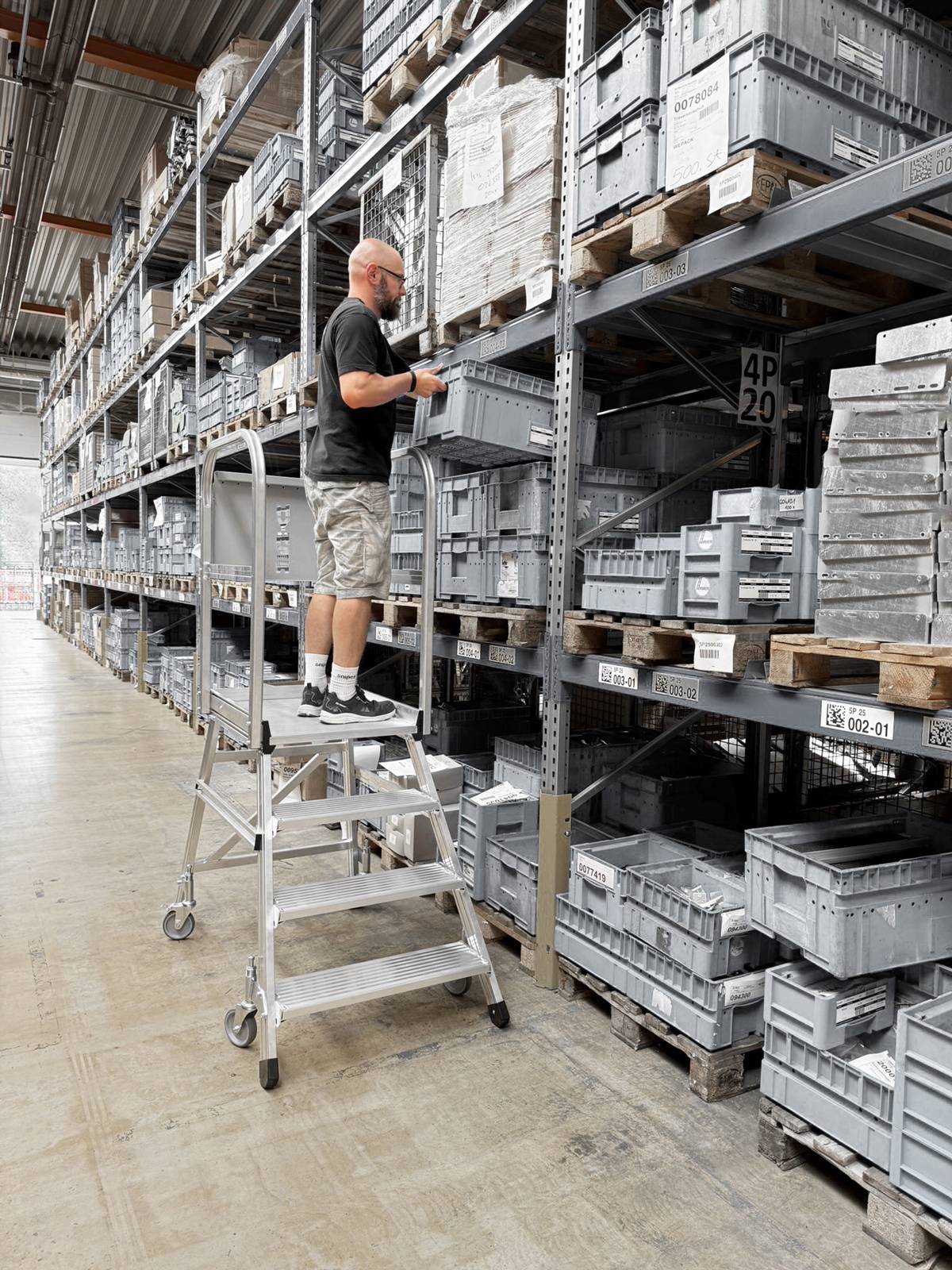 Hymer Podesttreppe fahrbar einseitig begehbar 3 Stufen