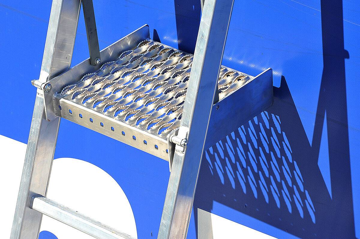 Mauderer Bavaria LKW Enteisungsleiter 991 mit einem Stahlbolzengelenk 3x5 Sprossen