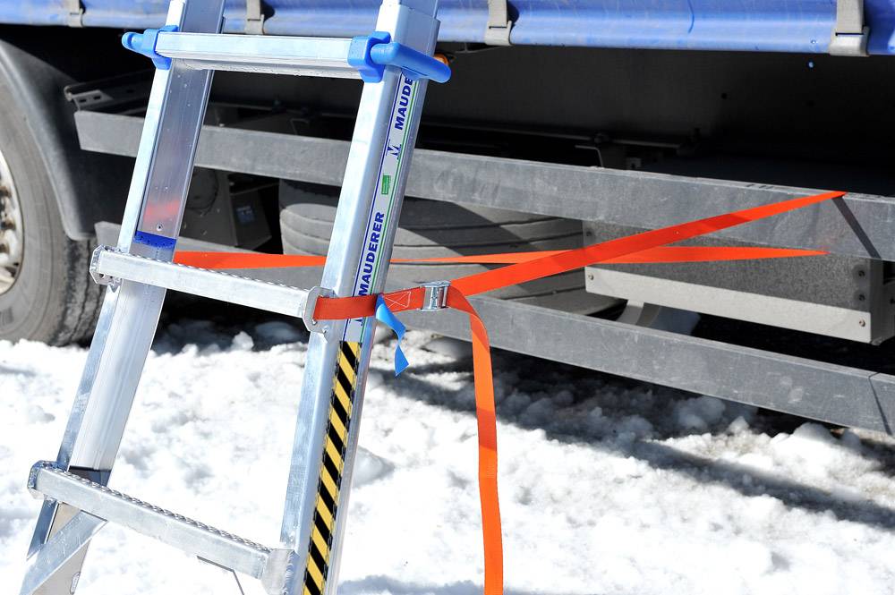 Mauderer Bavaria LKW Enteisungsleiter 991 mit einem Stahlbolzengelenk 3x5 Sprossen