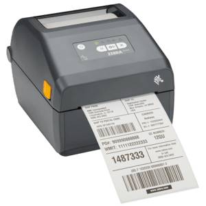 Desktop-Etikettendrucker druckt ein Versand-/Barcode-Etikett aus dem vorderen Ausgabeschacht.