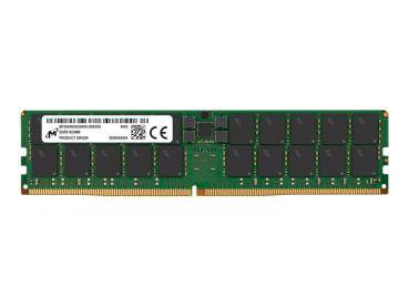 Eine grüne Leiterplatte mit mehreren schwarzen rechteckigen Speicherchips, die einem RAM-Riegel ähnelt und ein Produktetikett sowie goldene Anschlüsse aufweist.