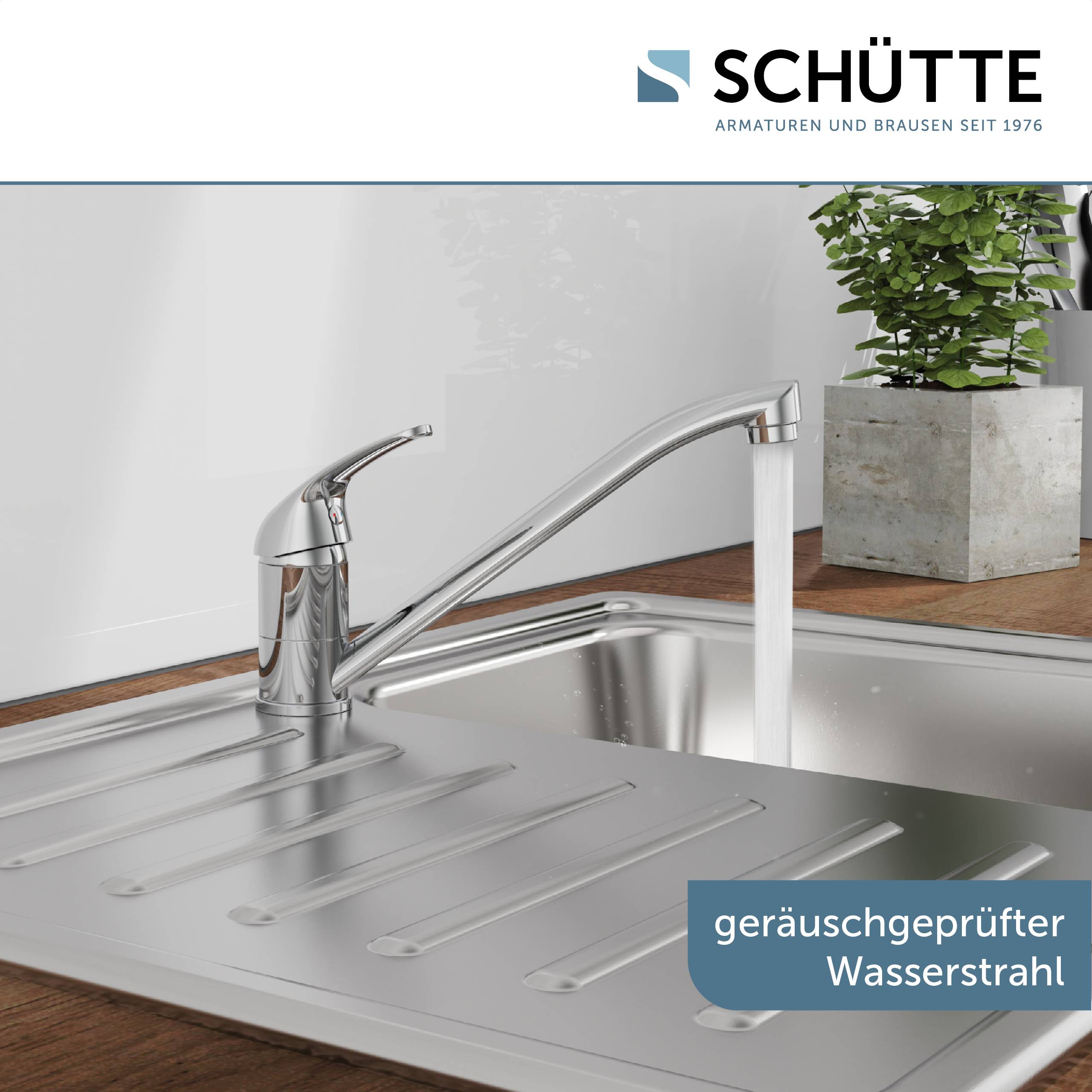 Ein moderner Küchenarmatur mit fließendem Wasser in einem Edelstahlspülbecken. Ein kleines Schild liest 'geräuschgeprüfter Wasserstrahl'. Logo oben.