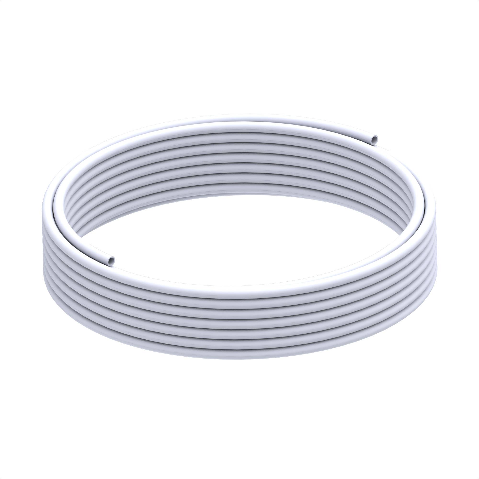 Ein aufgewickeltes weißes Kabel, säuberlich in einer kreisförmigen Form aufgerollt, auf einem einfarbigen weißen Hintergrund.