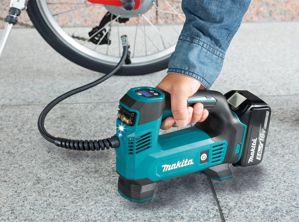 Makita Akku-Kompressor 18V DMP180SZ 8,3bar + Schwäble Schaumstoffeinlage