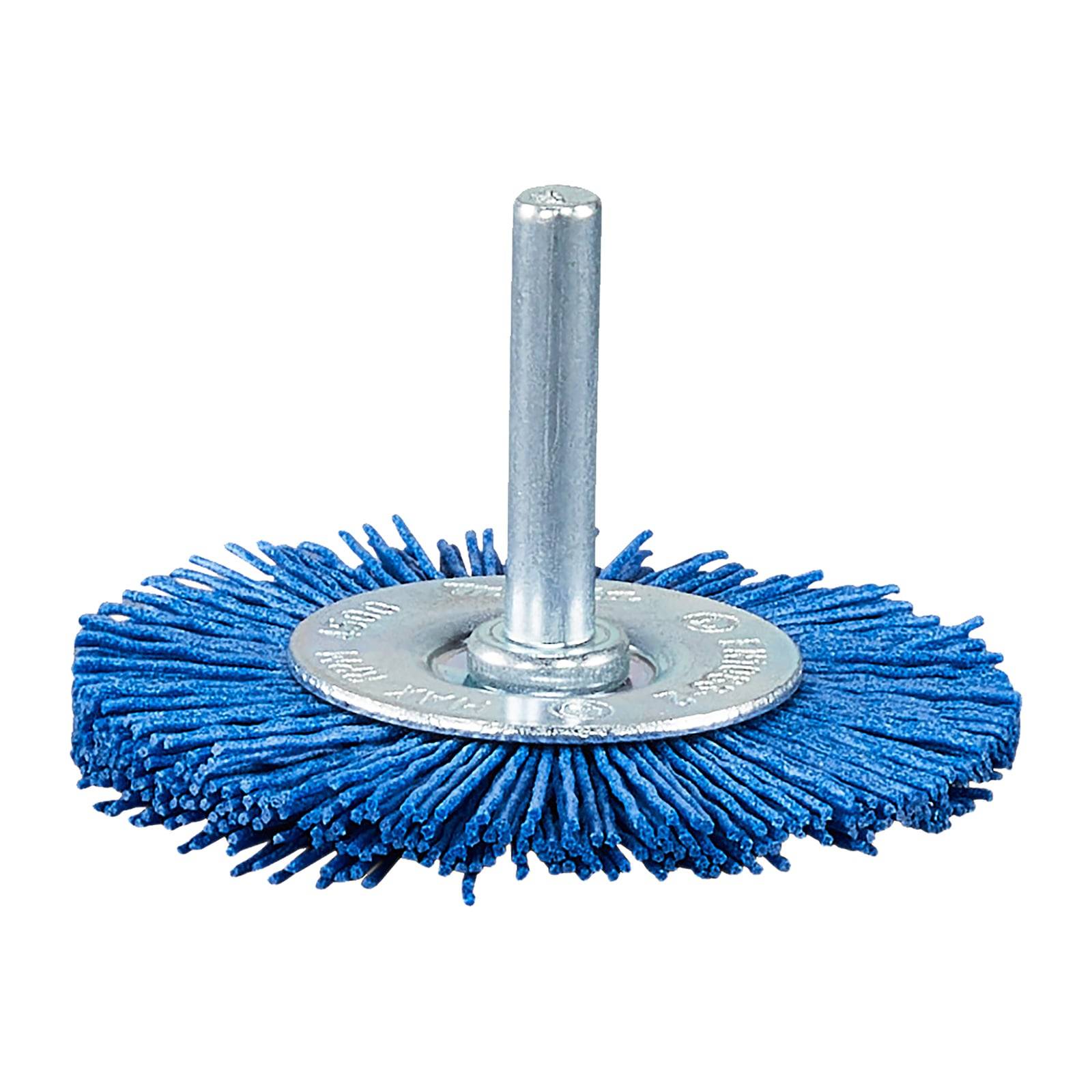 Eine blaue Drahtbürste mit Metallschaft steht aufrecht, entwickelt zum Reinigen von Oberflächen und zum Entfernen von Rost oder Farbe.