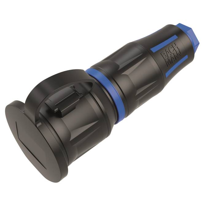 Ein schwarzer Stromstecker mit blauen Akzenten und dem Markennamen „Bachmann
