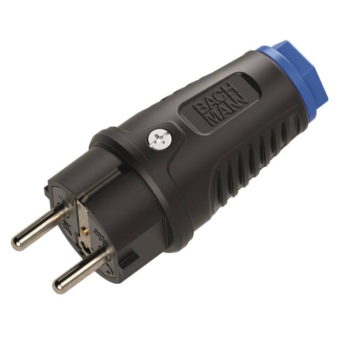 Ein schwarz-blauer europäischer Stromstecker-Adapter mit zwei Metallstiften und „BACHMANN