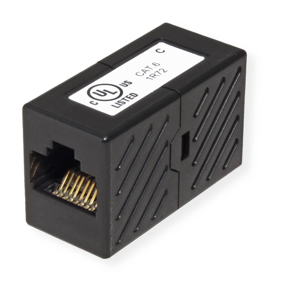 Ein schwarzer CAT 6 Stecker mit UL-Zertifizierungsetikett, verwendet um zwei Ethernet-Kabel miteinander zu verbinden, mit vergoldetem Stecker im Inneren.