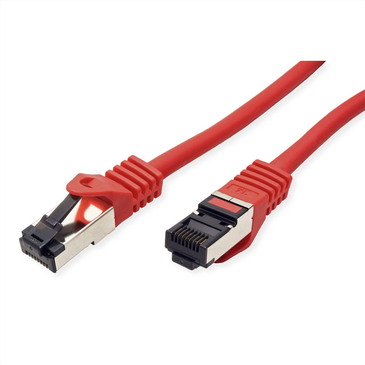 Ein rotes Ethernet-Kabel mit silbernen Steckern an beiden Enden, vor weißem Hintergrund dargestellt.