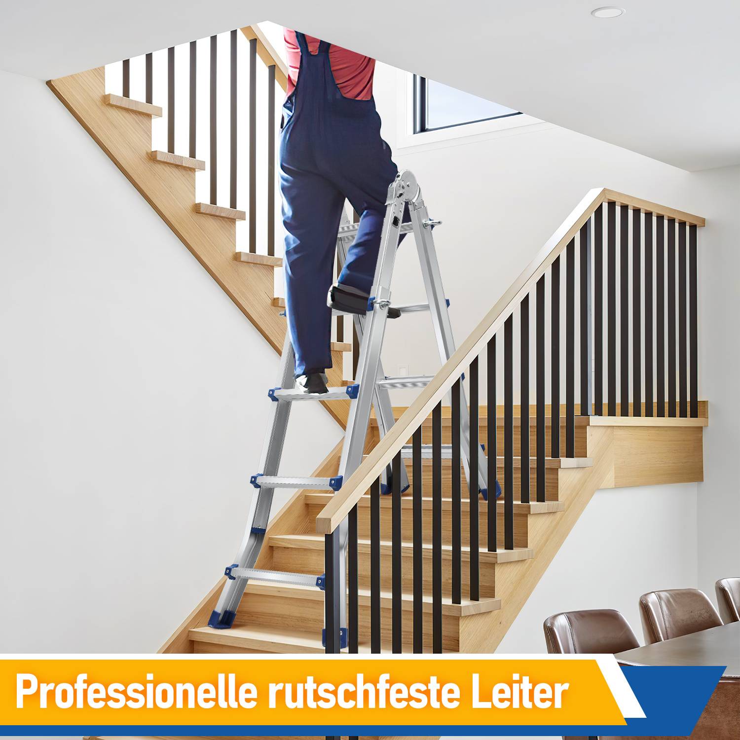Arbeiter steht auf einer Sicherheitsleiter während er eine moderne Holztreppe innen anstreicht oder repariert; Banner lautet „Professionelle rutschfeste Leiter".