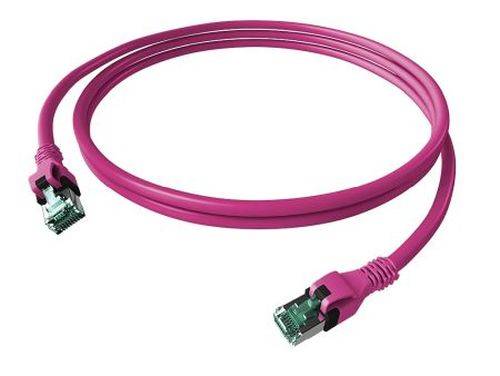 Ein rosa Ethernet-Kabel, das in einer Schleife aufgerollt ist, wobei beide Stecker mit sichtbaren Metallkontakten gezeigt werden, typischerweise für Internetverbindungen verwendet.