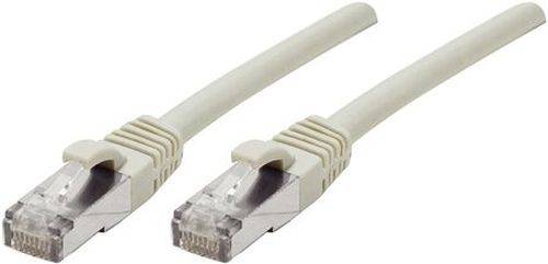 Ethernet-Kabel mit transparentem Stecker, verwendet für Netzwerkverbindungen.