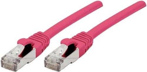 Ein rosa Ethernet-Kabel mit einem transparenten Kunststoffstecker, das für Netzwerkverbindungen verwendet wird.