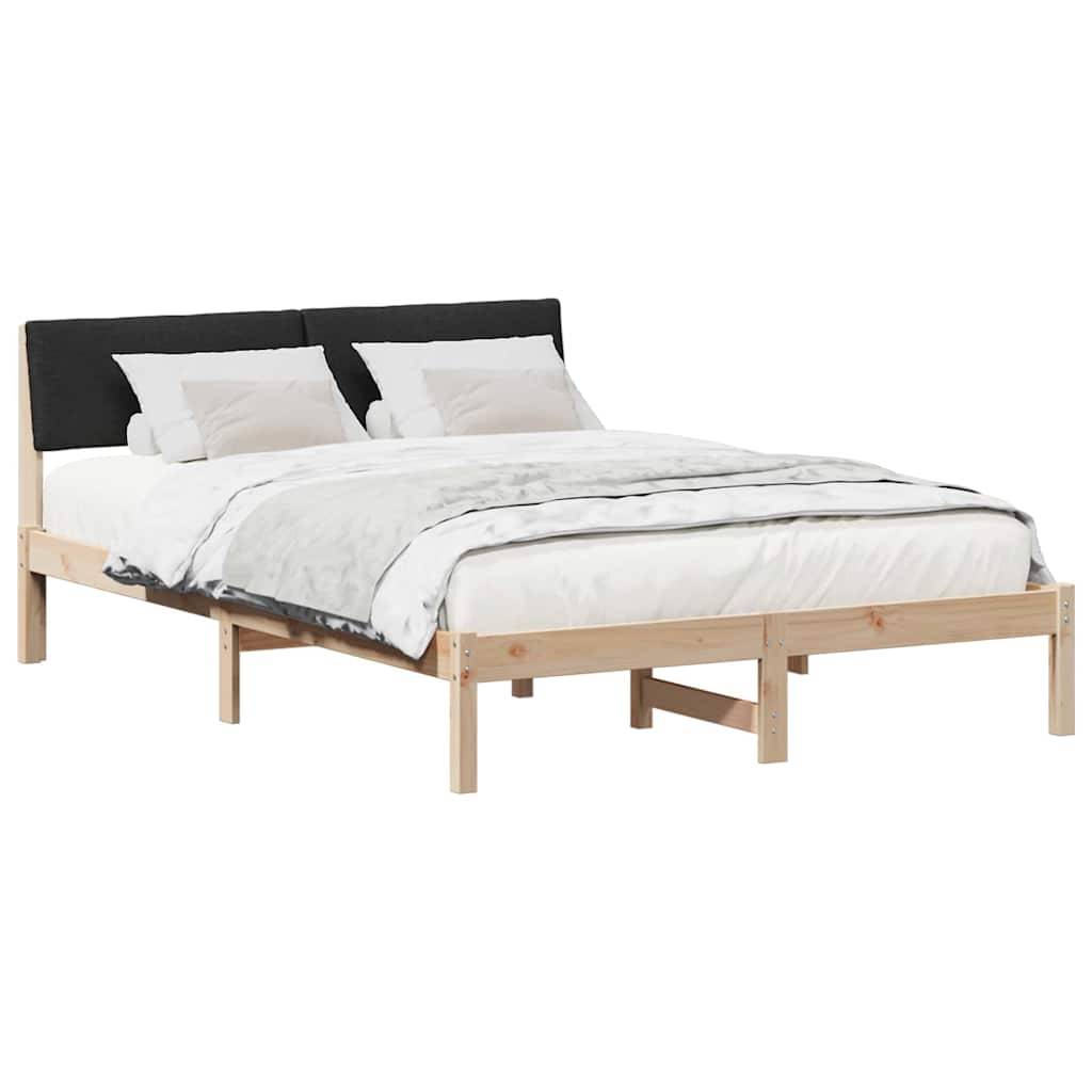 Holzbettgestell mit schwarzem gepolstertem Kopfteil, weißer Bettwäsche und zwei Kissen, vor einem einfarbigen Hintergrund.