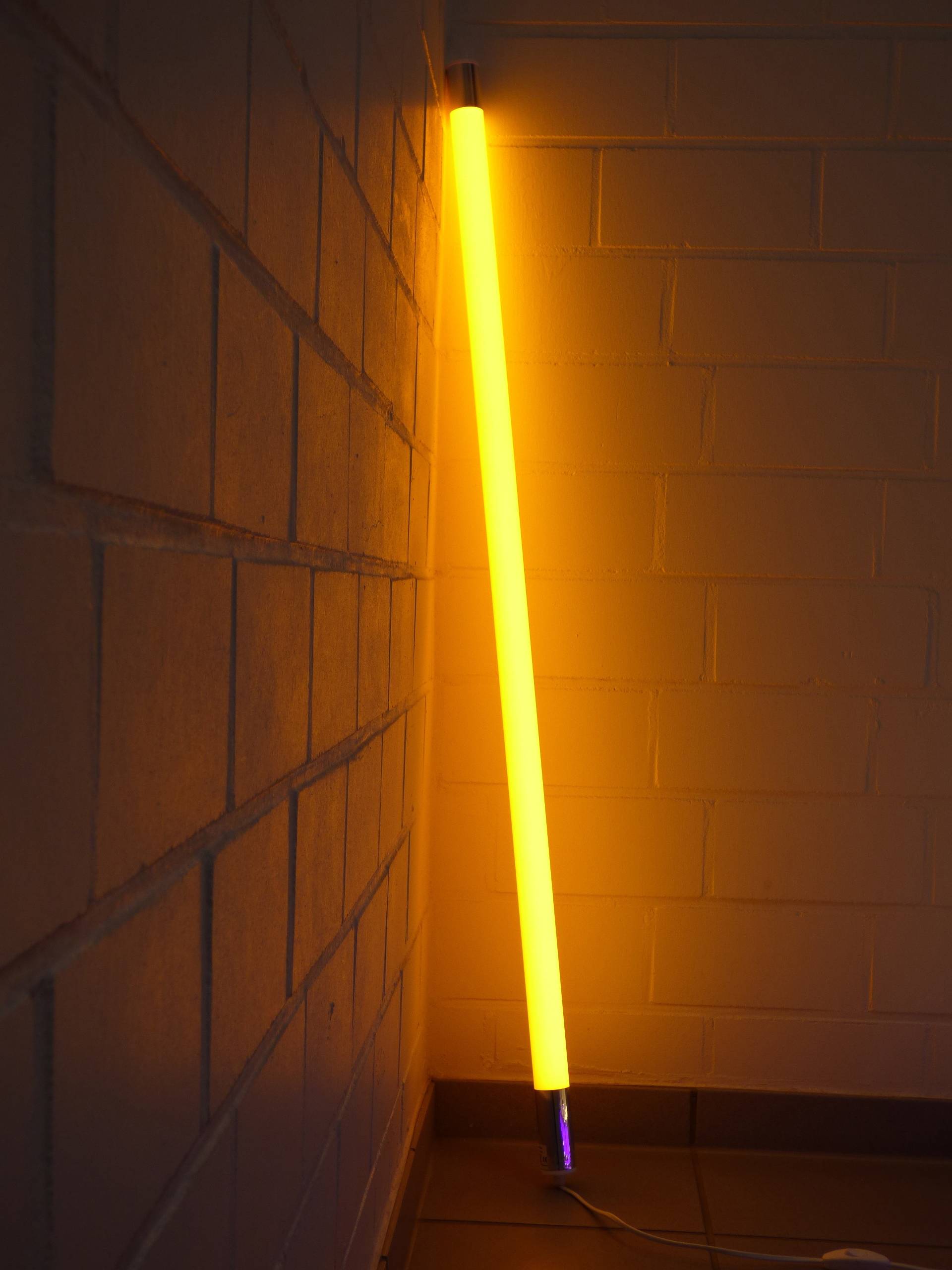 9992 LED VISION Stab 18Watt 2000Lm 123cm IP20 Kunststoff-Röhre Orange