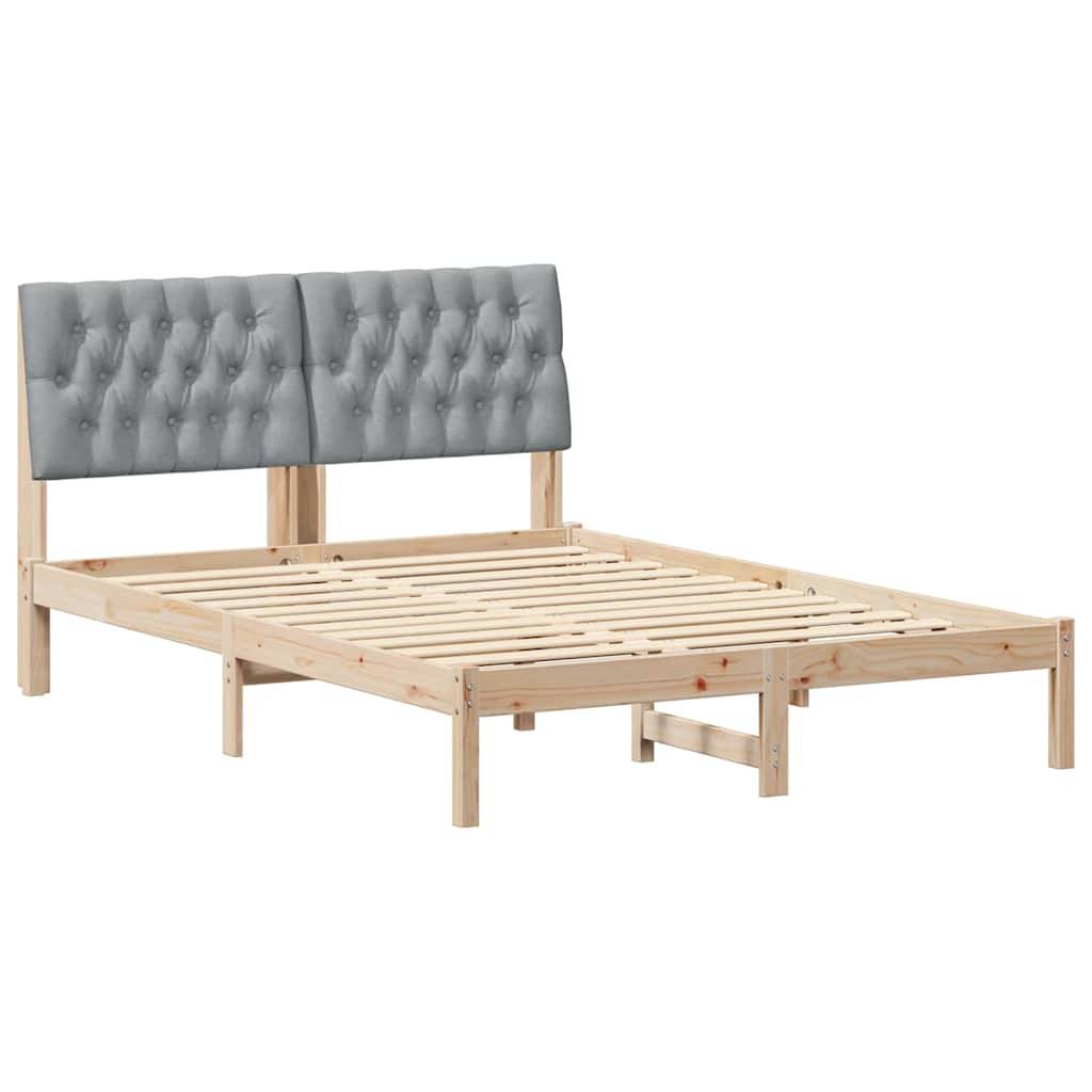 Holzbettrahmen mit Lattenrost und grauem gepolstertem Kopfteil mit Knopfsteppung auf weißem Hintergrund.