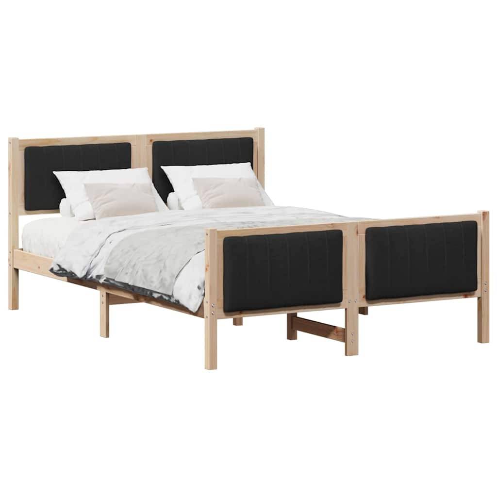 Holzbettrahmen mit schwarzen gepolsterten Paneelen, bezogen mit weißer Bettwäsche und Kissen, isoliert auf weißem Hintergrund dargestellt.